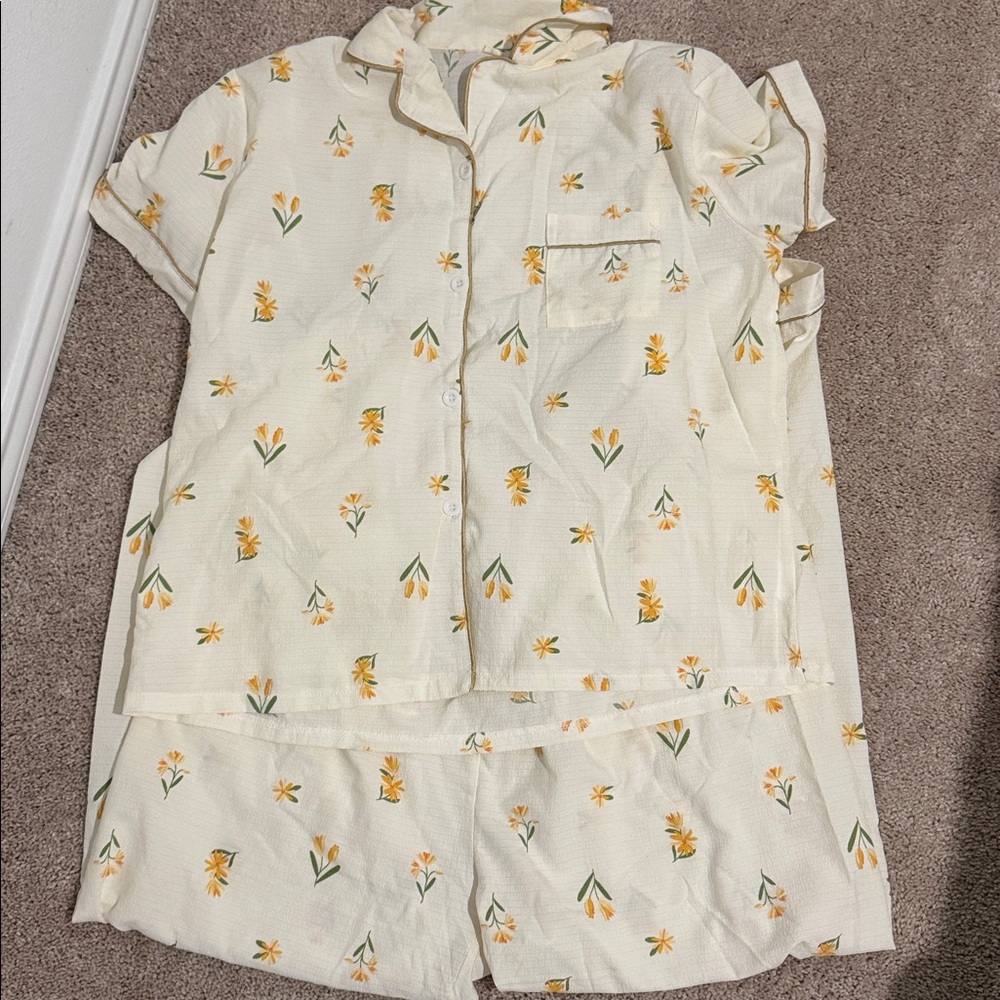 SHEIN Cream Floral Pajama Set
